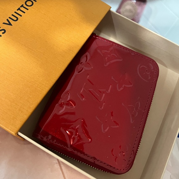 Louis Vuitton patent small compact zippy wallet - Picture 2 of 7